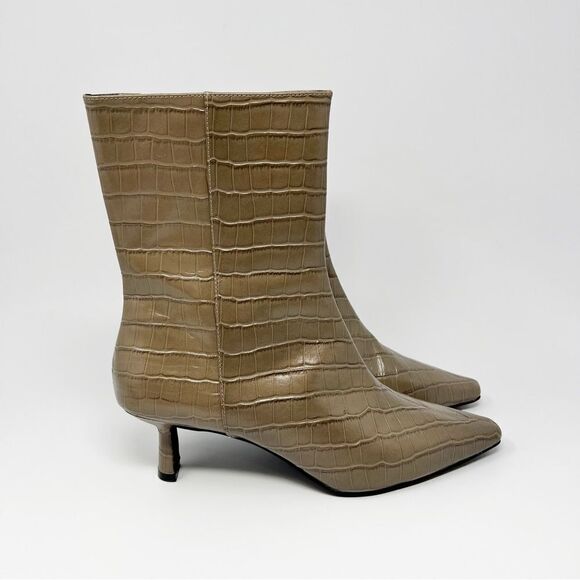 Intentionally Blank Main Character Bootie NEW! - Picture 5 of 9